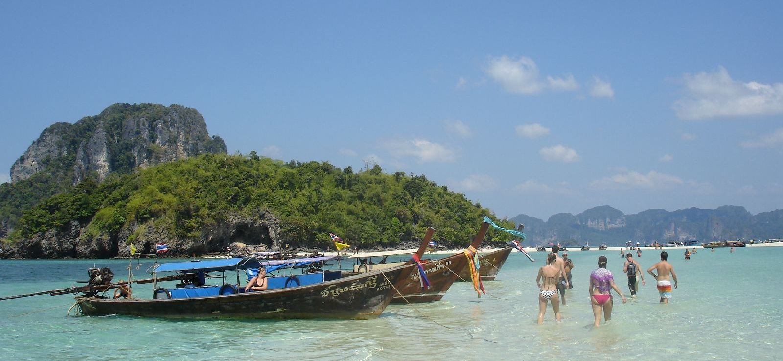 Charakterystyczne łodzi długorufowe w Krabi.