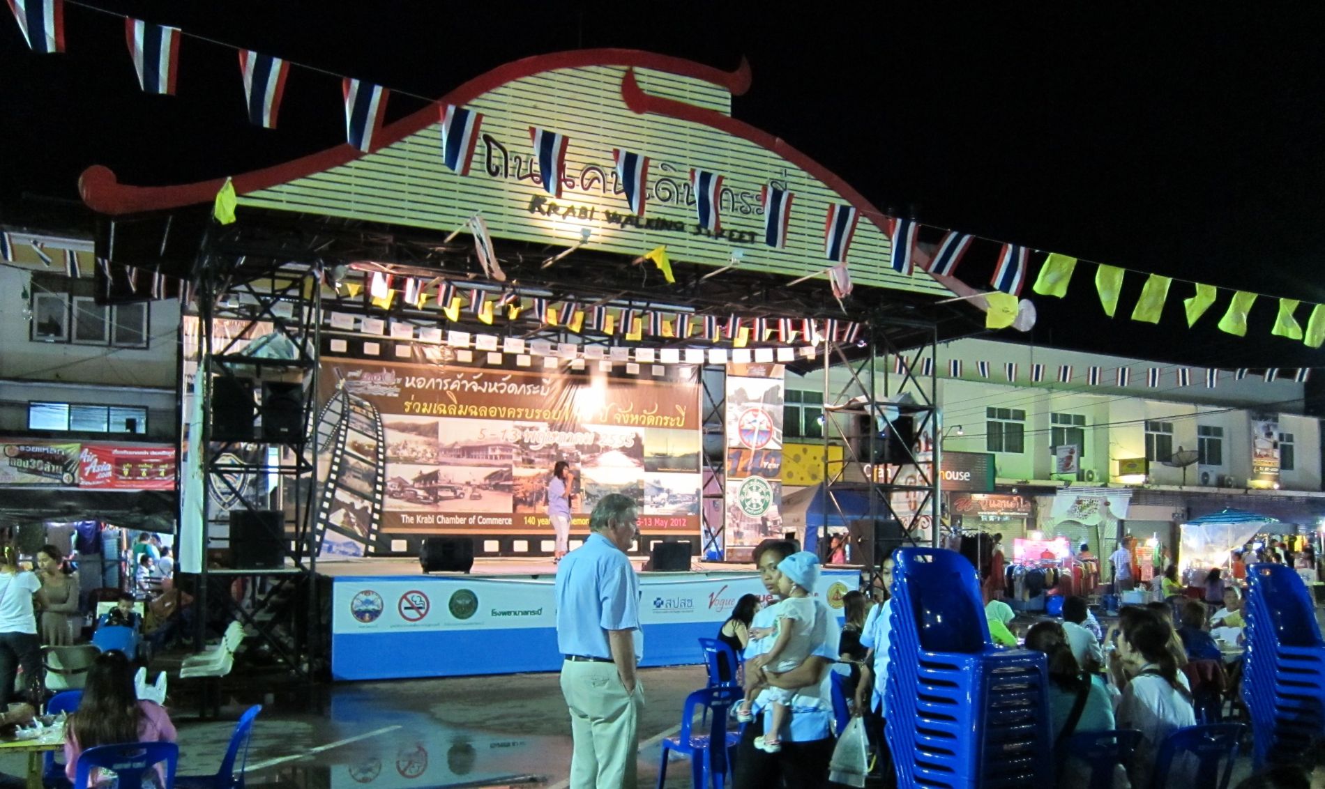 Nocny Market w Krabi Town, otwarty od piątku do niedzieli.