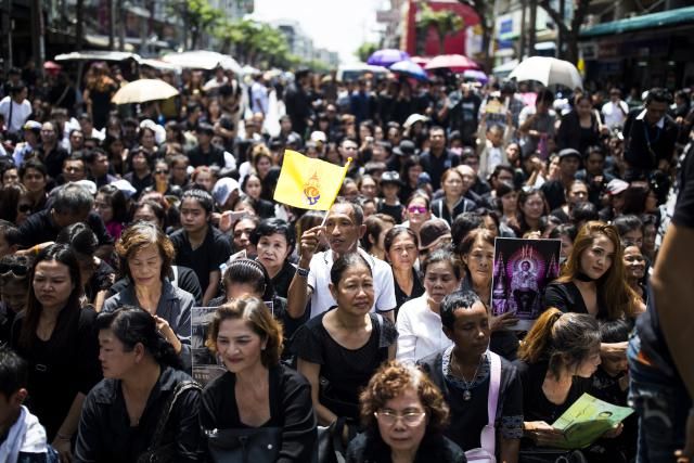 Tajlandia oficjalnie jest w żałobie po śmierci Jego Wysokości Króla Bhumibol Adulyadej 13 października 2016