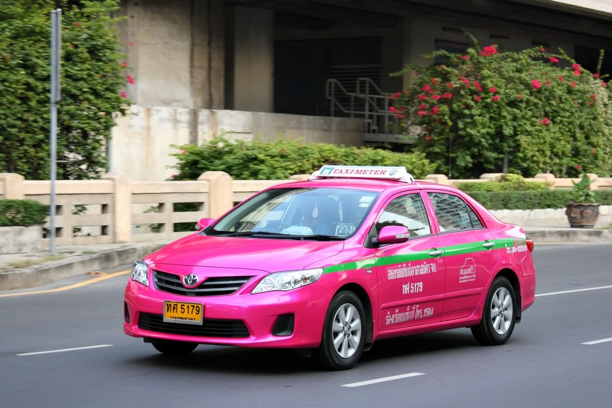 Typowa taksówka w Bangkoku.