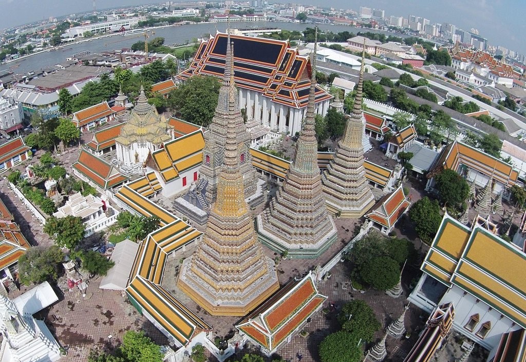 Teren świątyni Leżącego Buddy.